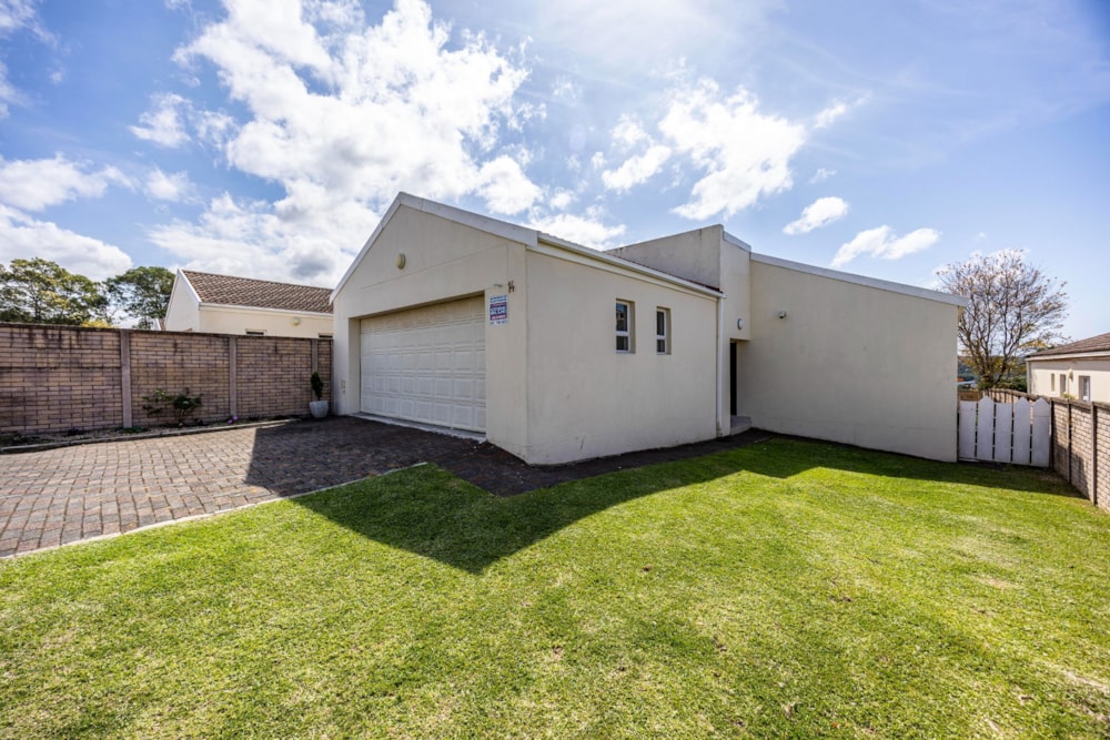 House for sale in Beacon Bay - 1EZ1715033