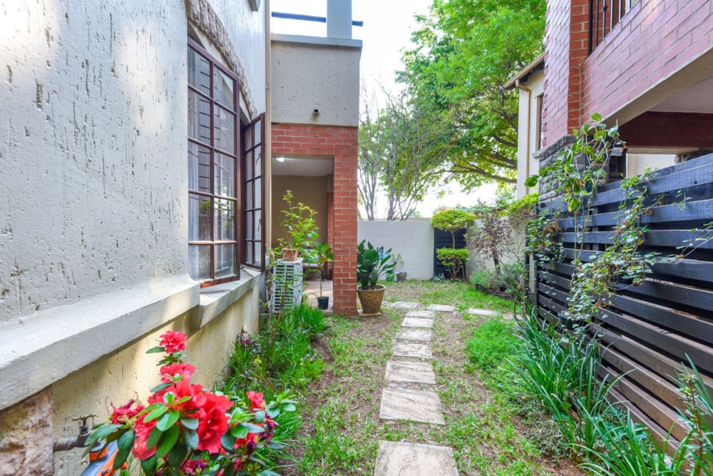 Apartment for sale in Paulshof - FW1715834 Apartment for sale in Paulshof - FW1715834