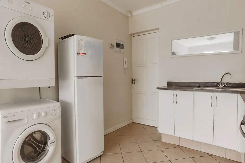 Multi-storey apartment let in West Hill, Grahamstown, Makhanda - 1GC1749160 Multi-storey apartment let in West Hill, Grahamstown, Makhanda - 1GC1749160