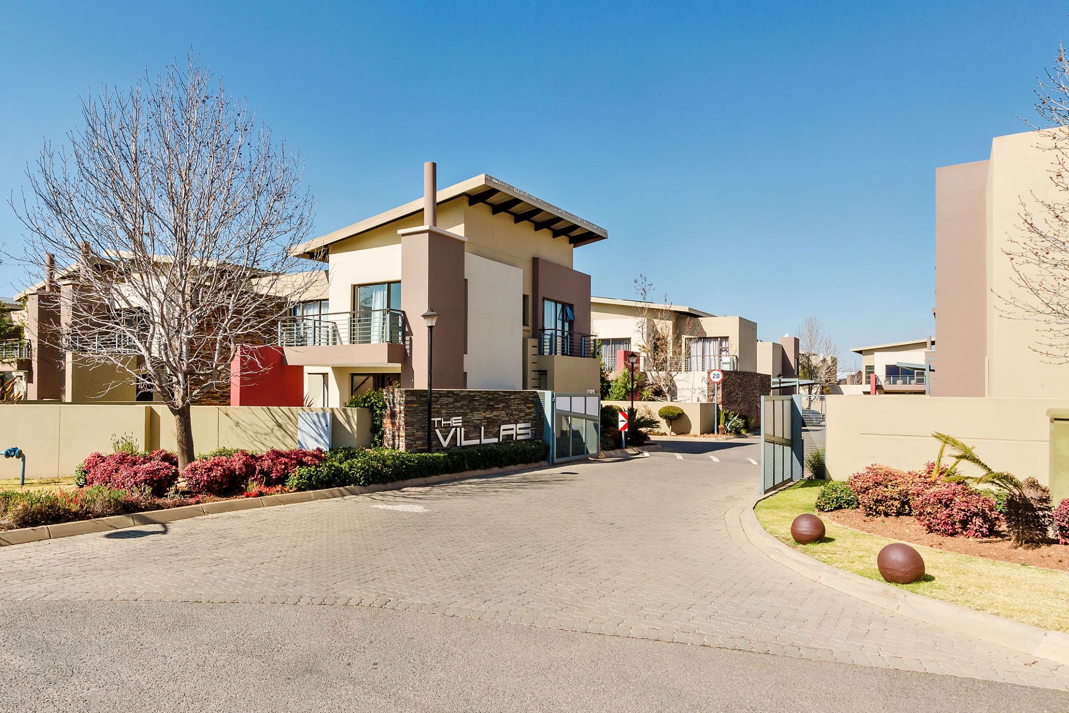 Townhouse to rent in Glen Eagles - ENL1713374