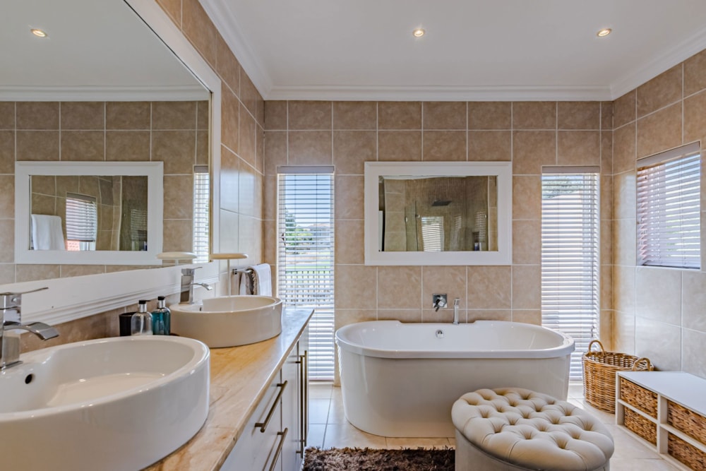 Golf estate house for sale in Blue Valley Golf Estate - CN1715433 Golf estate house for sale in Blue Valley Golf Estate - CN1715433