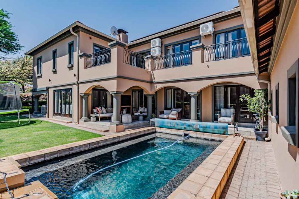 Golf estate house for sale in Blue Valley Golf Estate - CN1715433 Golf estate house for sale in Blue Valley Golf Estate - CN1715433