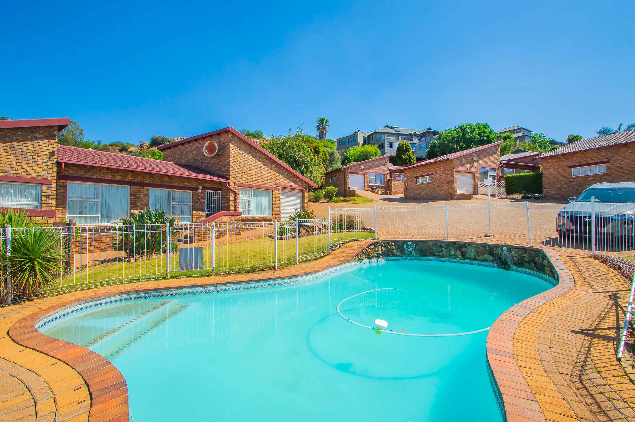 Townhouse for sale in Noordheuwel - 1KR1715460