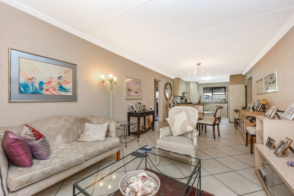 Apartment for sale in Paulshof - FW1713403 Apartment for sale in Paulshof - FW1713403