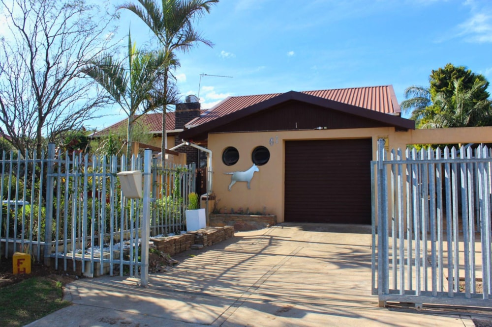 House for sale in Van Riebeeck Hoogte - 1UK1665219