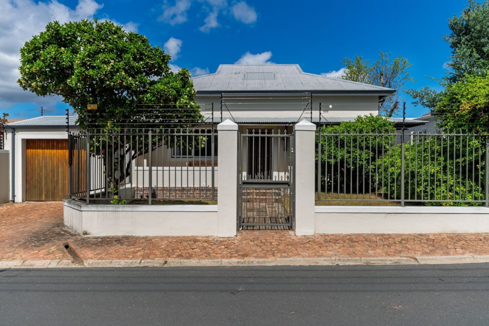 House for sale in Claremont, Cape Town - KW1714752