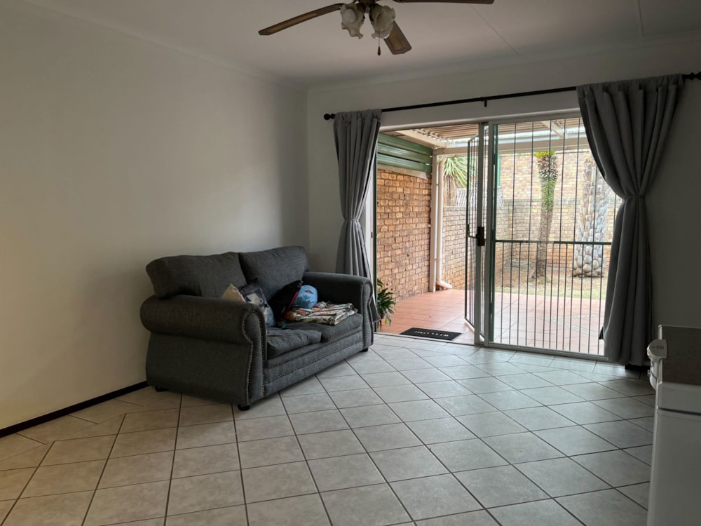 Townhouse for sale in Die Hoewes - CN1713548