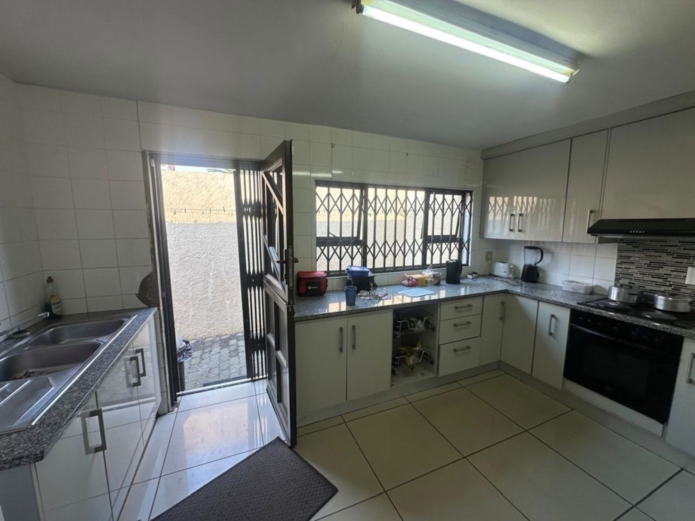 Townhouse let in Westdene, Bloemfontein - 1BX1714012 Townhouse let in Westdene, Bloemfontein - 1BX1714012