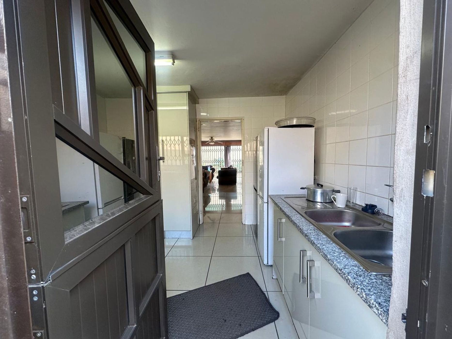 Townhouse to rent in Westdene, Bloemfontein - 1BX1749307