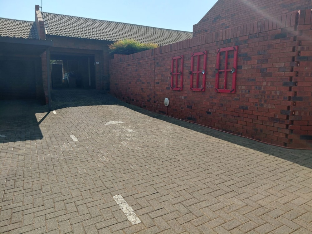 Townhouse for sale in Langenhovenpark - 1BX1714493 Townhouse for sale in Langenhovenpark - 1BX1714493