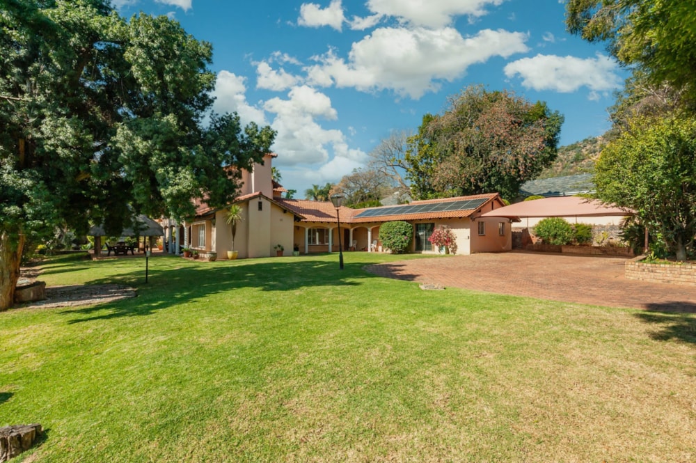 Double-storey house for sale in Linksfield - BED1705875 Double-storey house for sale in Linksfield - BED1705875