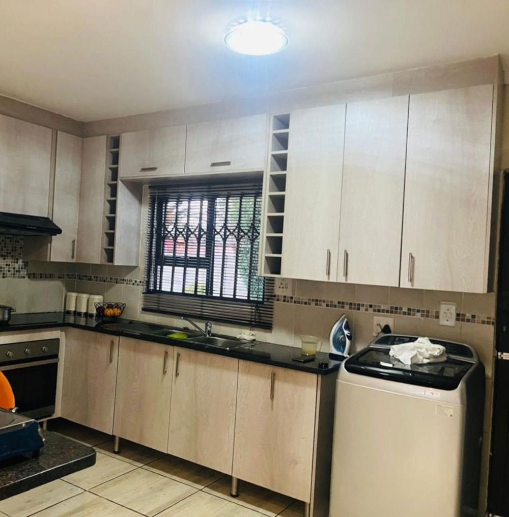 House for sale in Crystal Park - EN1719502