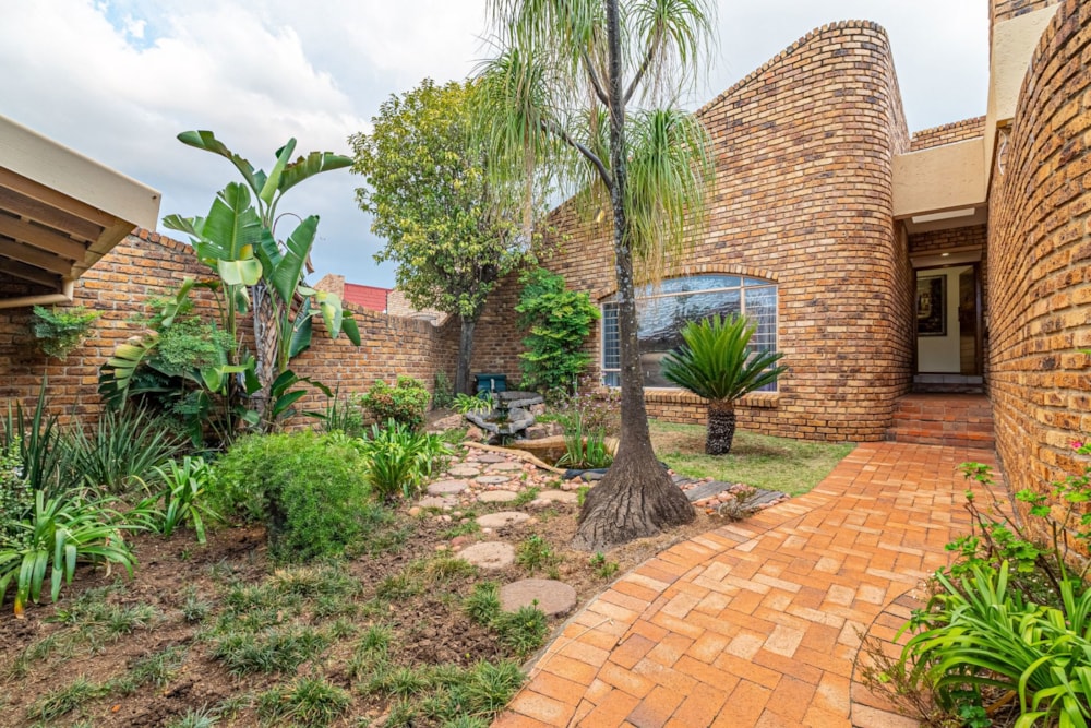 House for sale in Gallo Manor - HP1717573