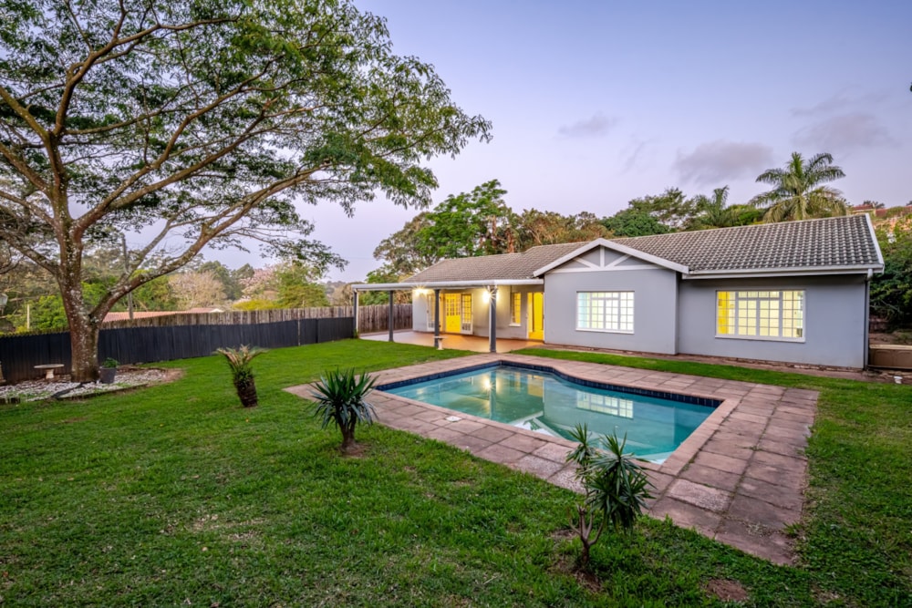 House for sale in Crestholme - 1KF1672126