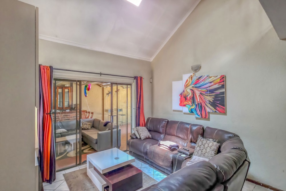 House for sale in Strubensvalley - RAN1719221 House for sale in Strubensvalley - RAN1719221