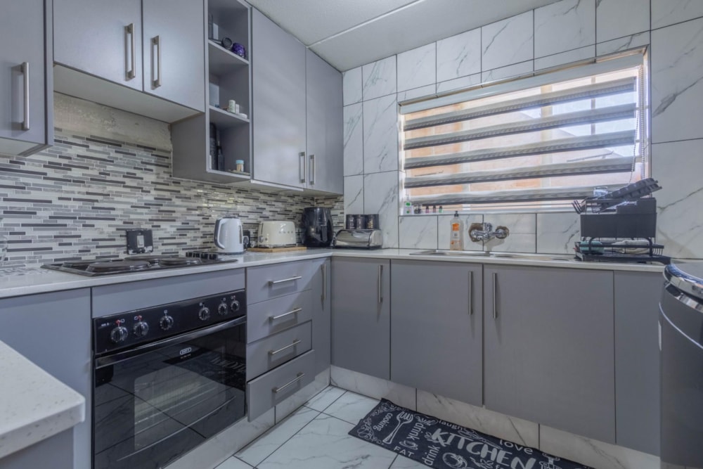 Apartment for sale in Lakefield - EN1718536