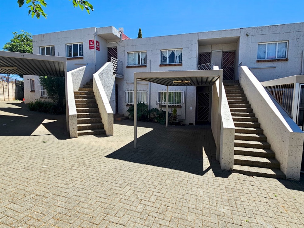 Apartment for sale in Uitsig, Bloemfontein - 1BX1717552