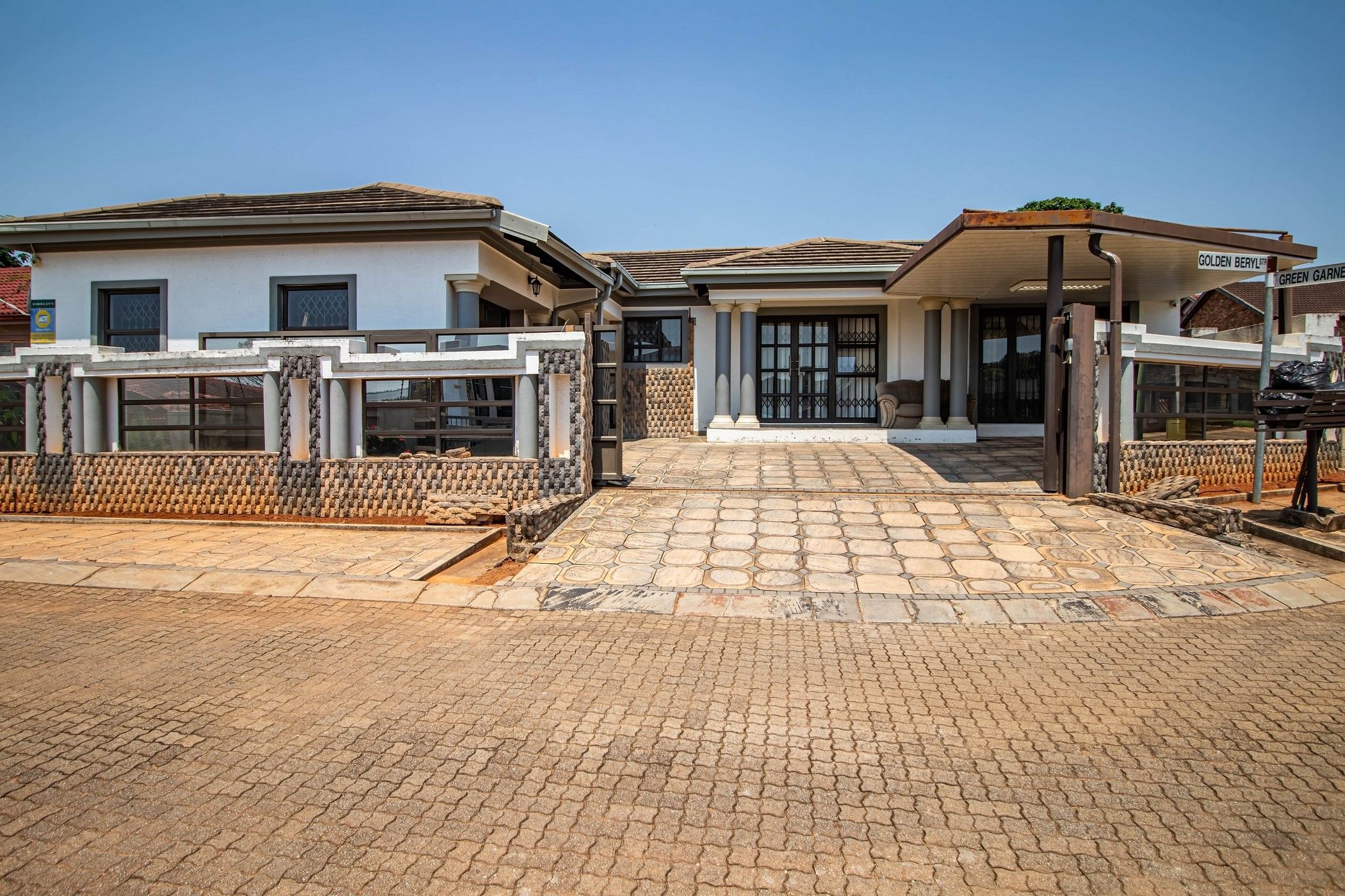 House for sale in White River - 1WR1718609