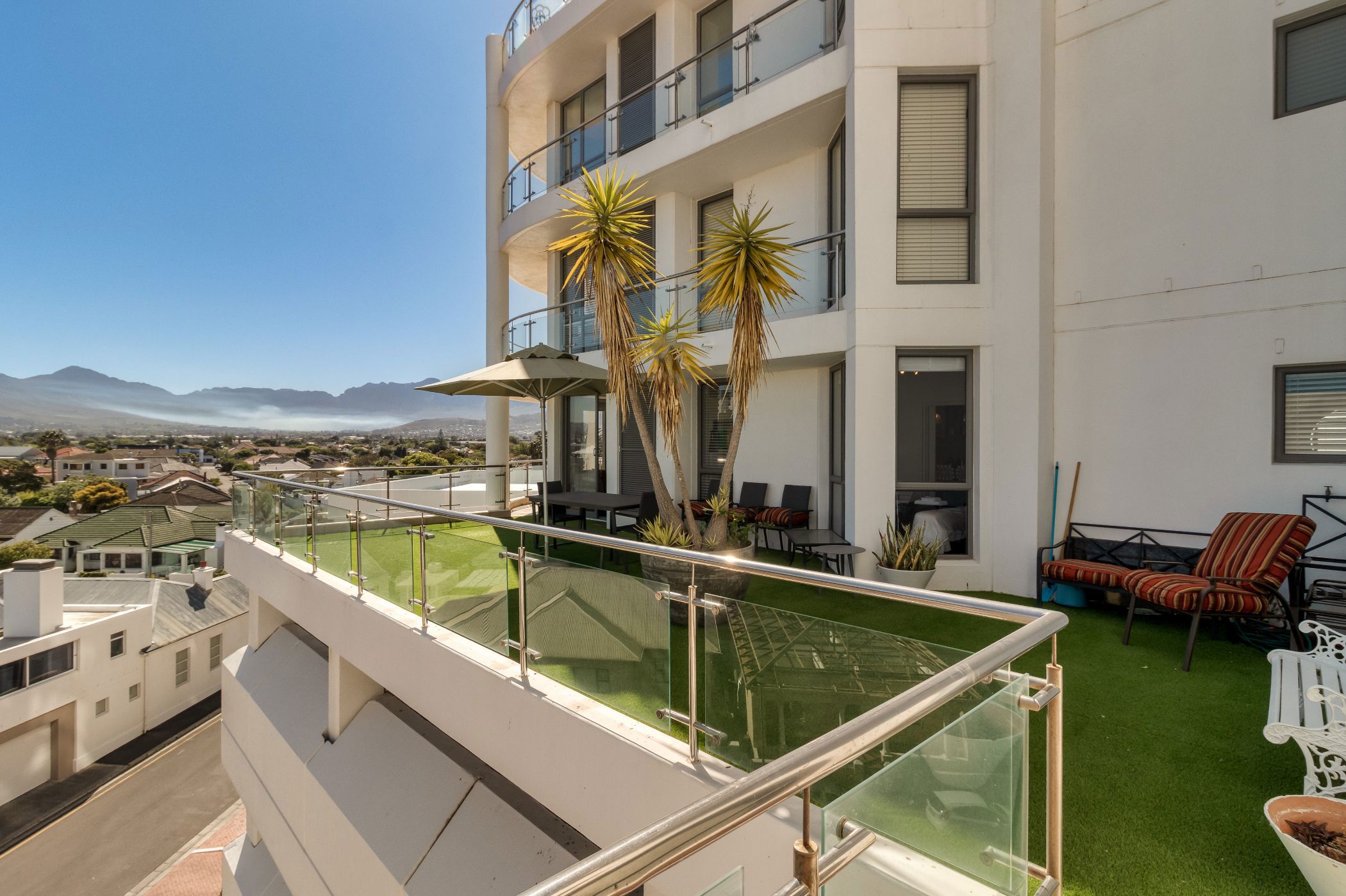 Apartment for sale in Strand North - SW1718211