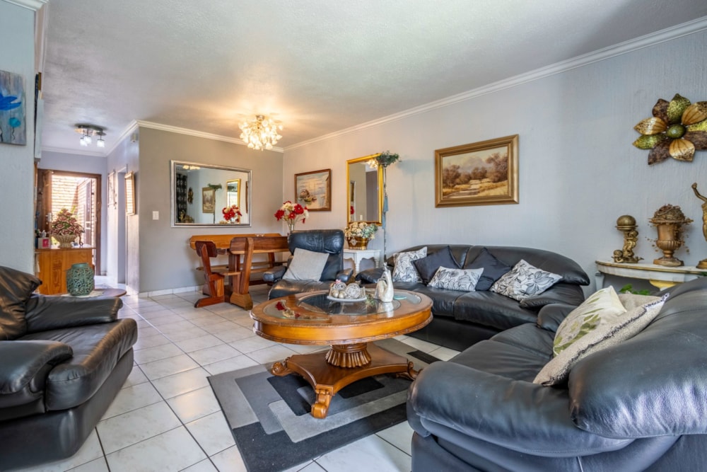 Townhouse for sale in Freeway Park - BOK1716699