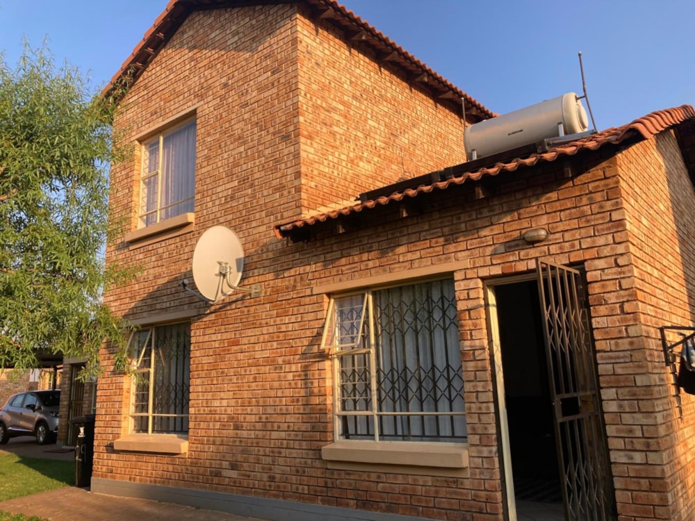 Double-storey apartment for sale in Dawn Park - BOK1720132