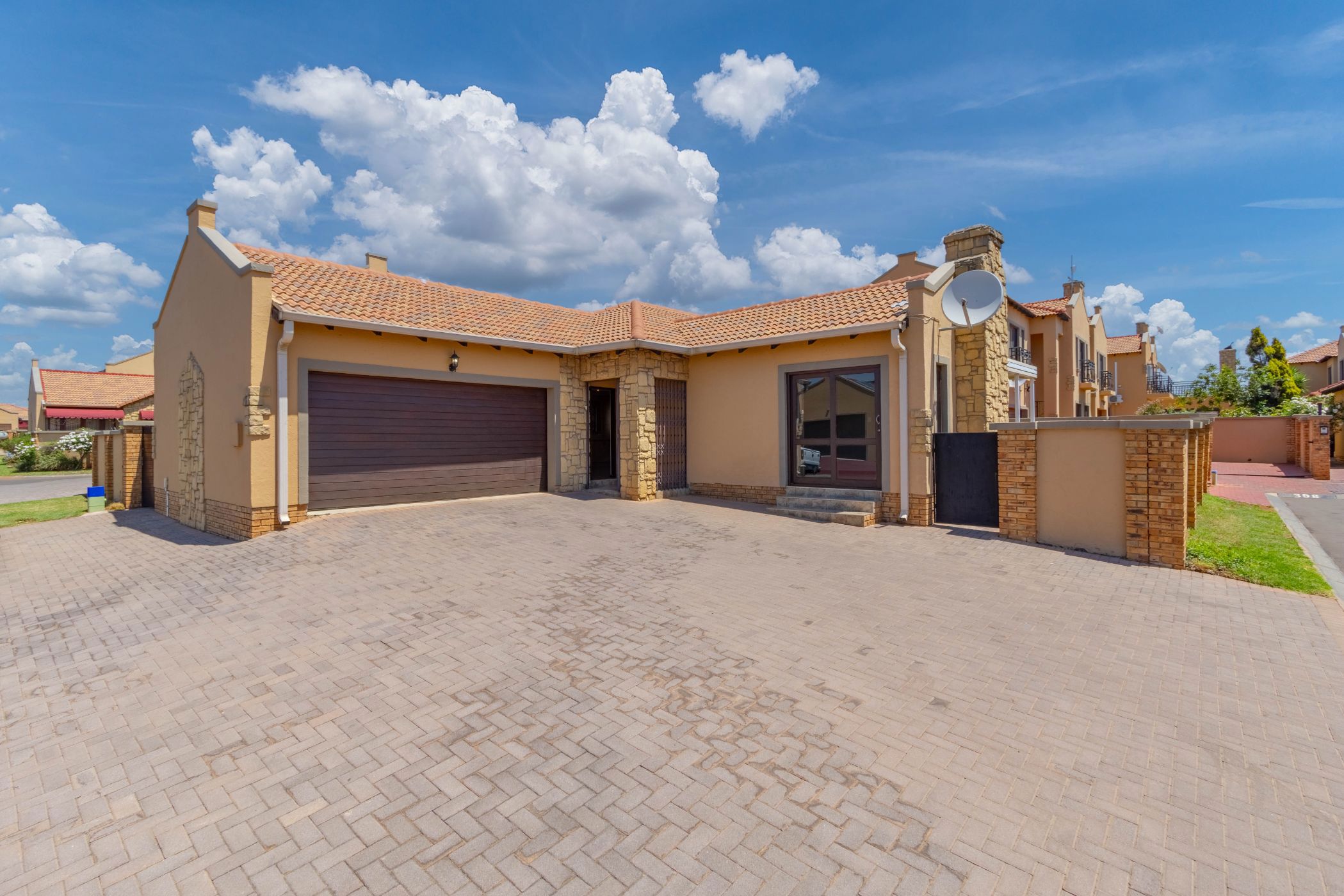 Cluster for sale in Hughes - BOK1713340