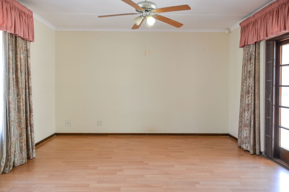 House sold in Hayfields - 1PM1716928