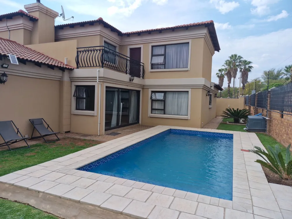 House let in Blue Valley Golf Estate - CNL1717463 House let in Blue Valley Golf Estate - CNL1717463