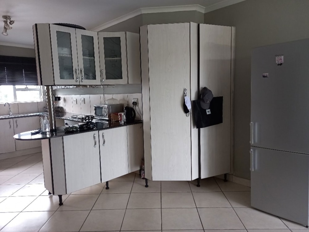 Apartment for sale in Athlone Park - 1WB1716951 Apartment for sale in Athlone Park - 1WB1716951