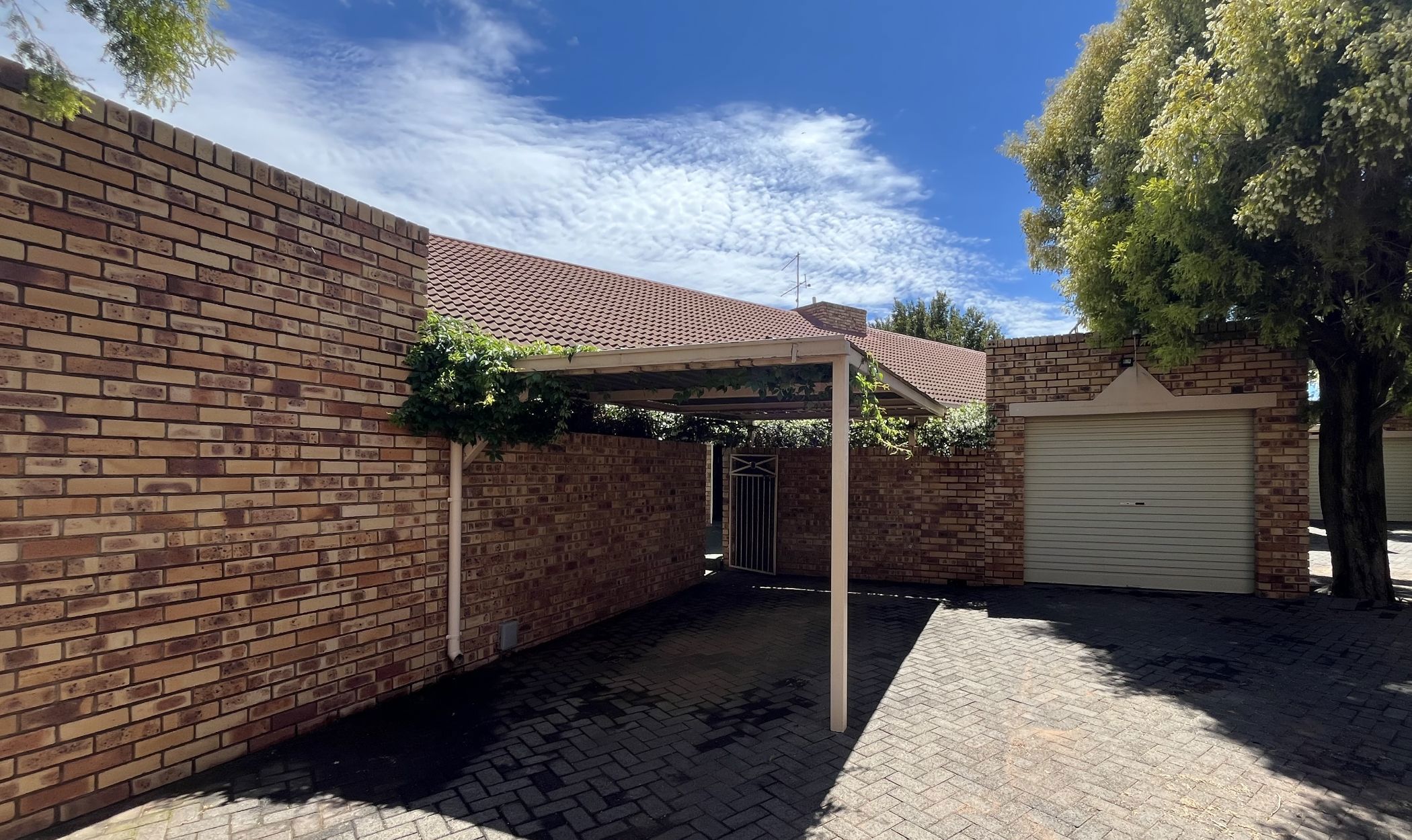 Townhouse for sale in Langenhovenpark - 1BX1719191