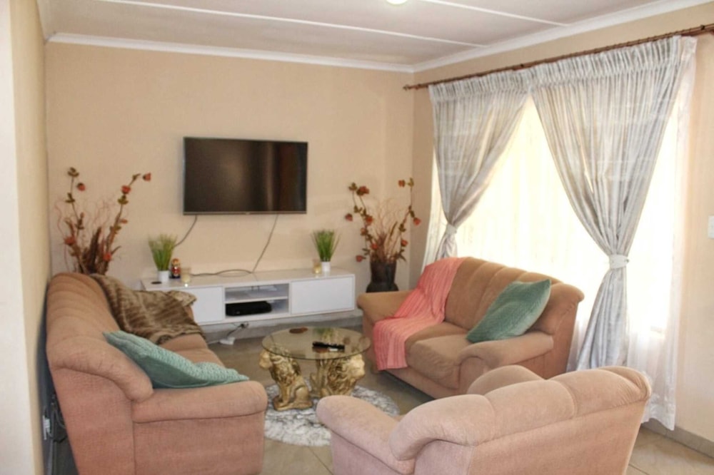 Apartment for sale in Amanzimtoti - 1WB1718951 Apartment for sale in Amanzimtoti - 1WB1718951