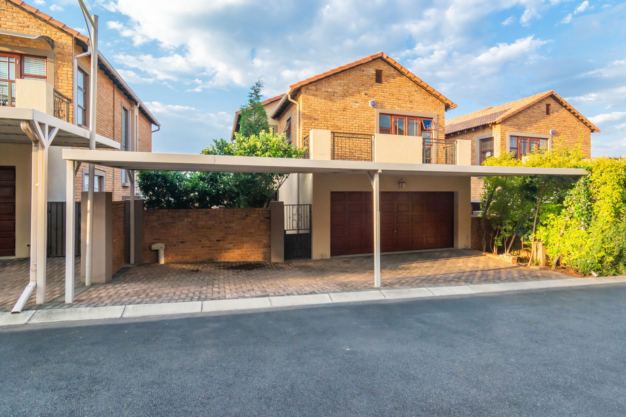 Security complex home for sale in Chancliff Ridge - 1KR1718513