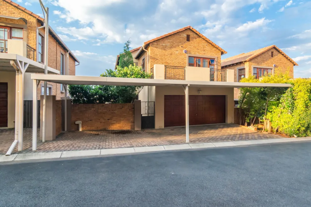 Security complex home sold in Chancliff Ridge - 1KR1718513 Security complex home sold in Chancliff Ridge - 1KR1718513
