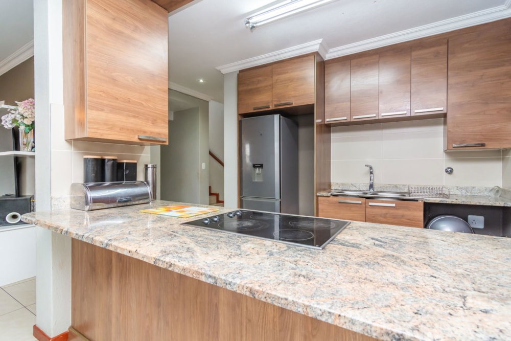 Security complex home for sale in Chancliff Ridge - 1KR1718513