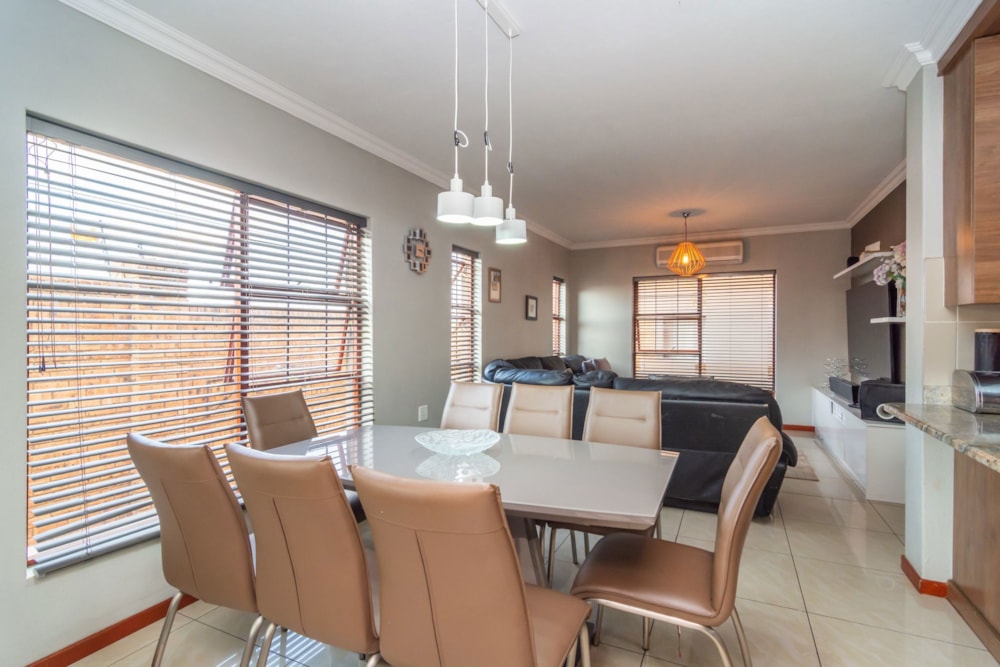 Security complex home for sale in Chancliff Ridge - 1KR1718513