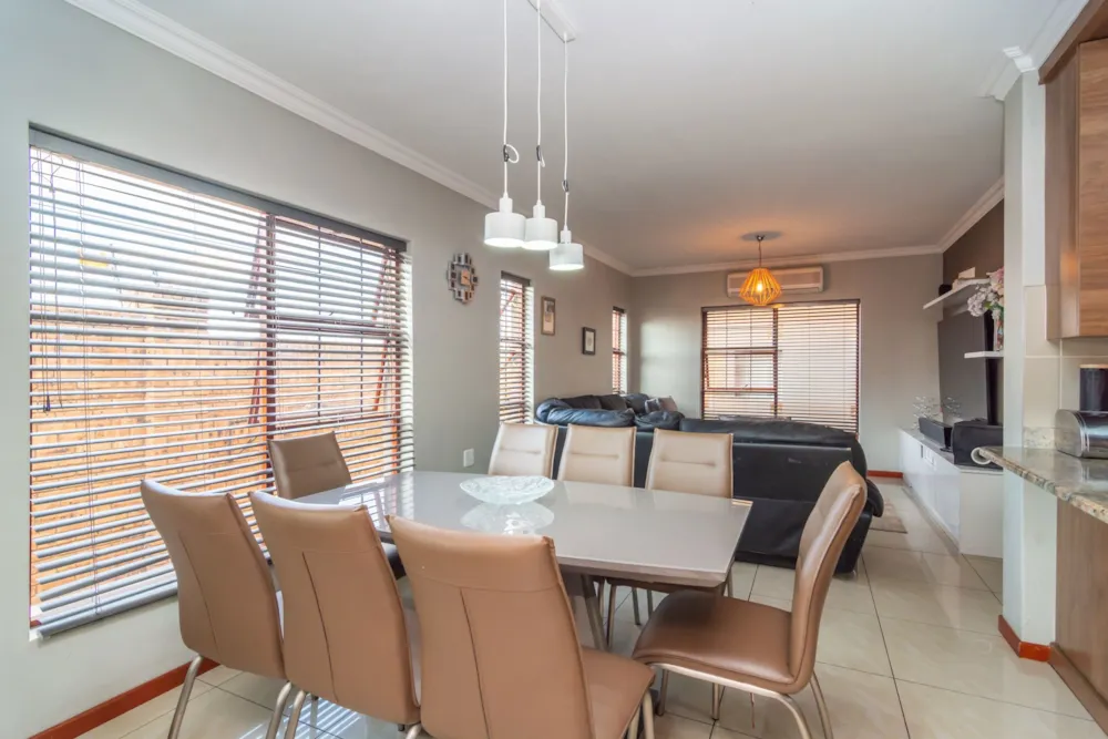 Security complex home sold in Chancliff Ridge - 1KR1718513 Security complex home sold in Chancliff Ridge - 1KR1718513