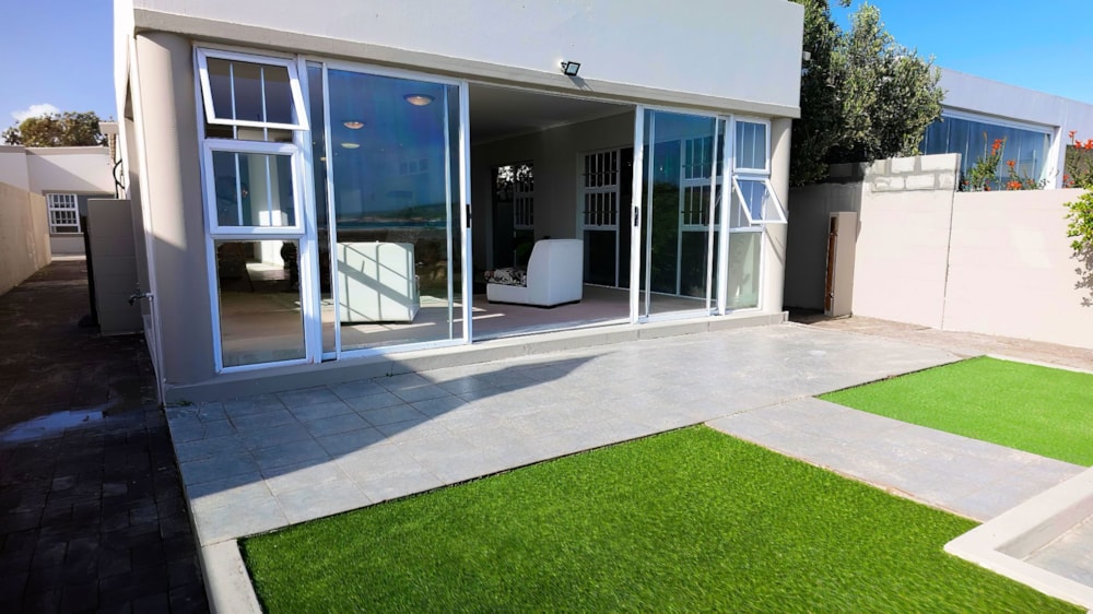 House for sale in Middedorp, Langebaan - LA1717935 House for sale in Middedorp, Langebaan - LA1717935
