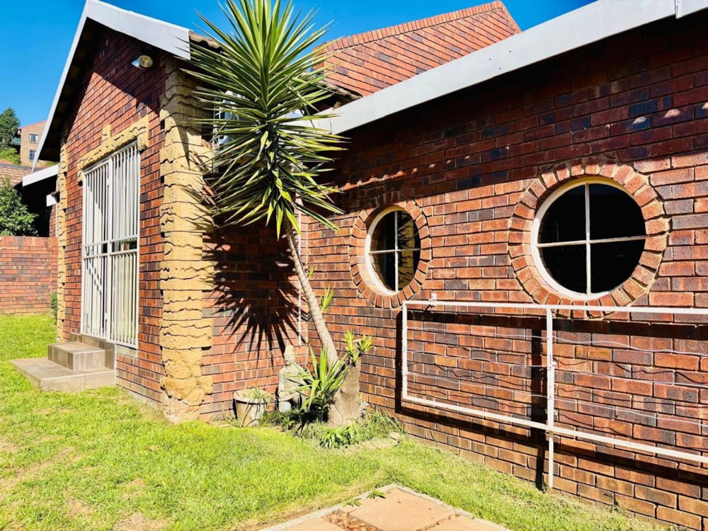 Townhouse for sale in Kiepersol, Bloemfontein - 1BX1717472 Townhouse for sale in Kiepersol, Bloemfontein - 1BX1717472