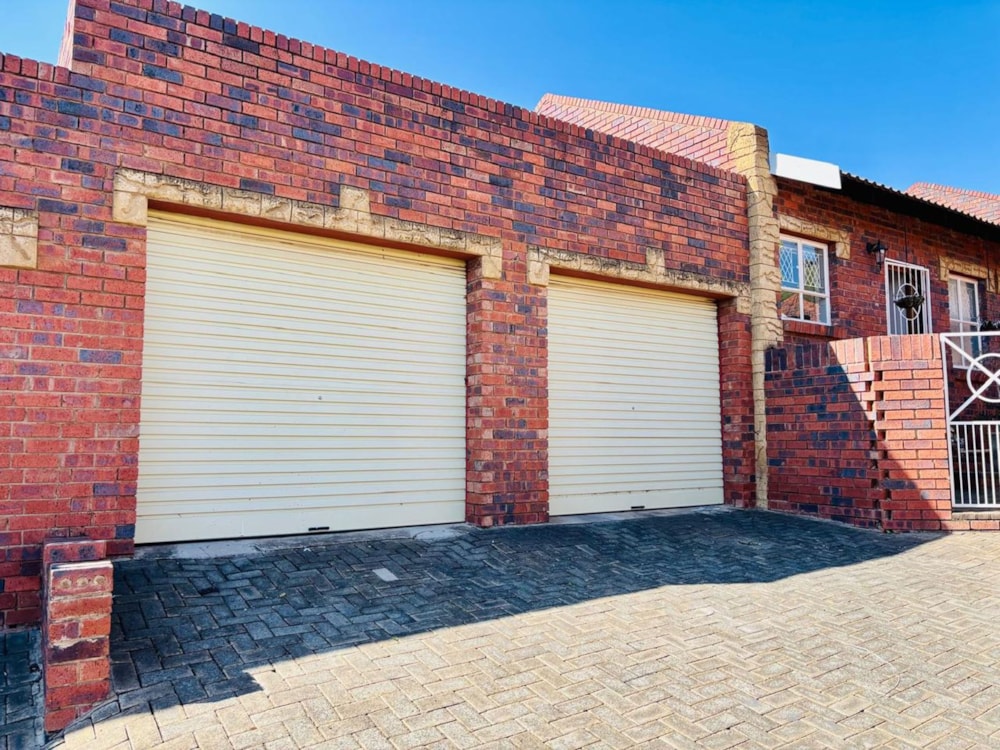 Townhouse for sale in Kiepersol, Bloemfontein - 1BX1717472 Townhouse for sale in Kiepersol, Bloemfontein - 1BX1717472