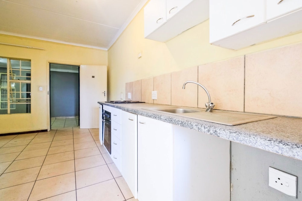 Apartment for sale in Florida, Roodepoort - RDT1717864 Apartment for sale in Florida, Roodepoort - RDT1717864