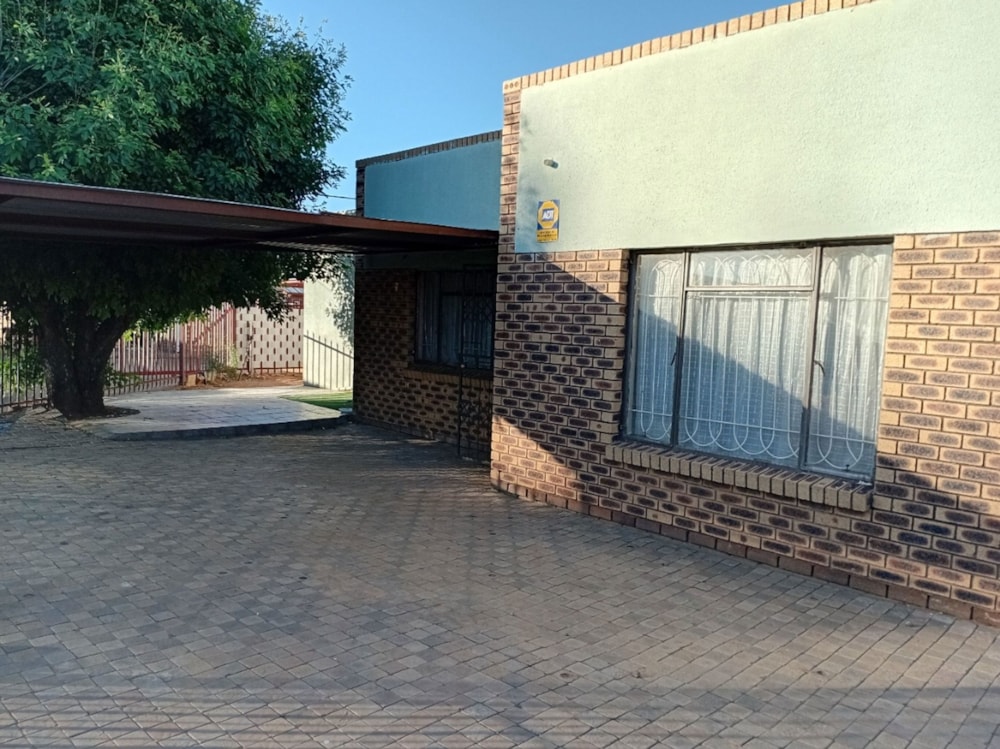 House for sale in Bloemside - 1BX1717776