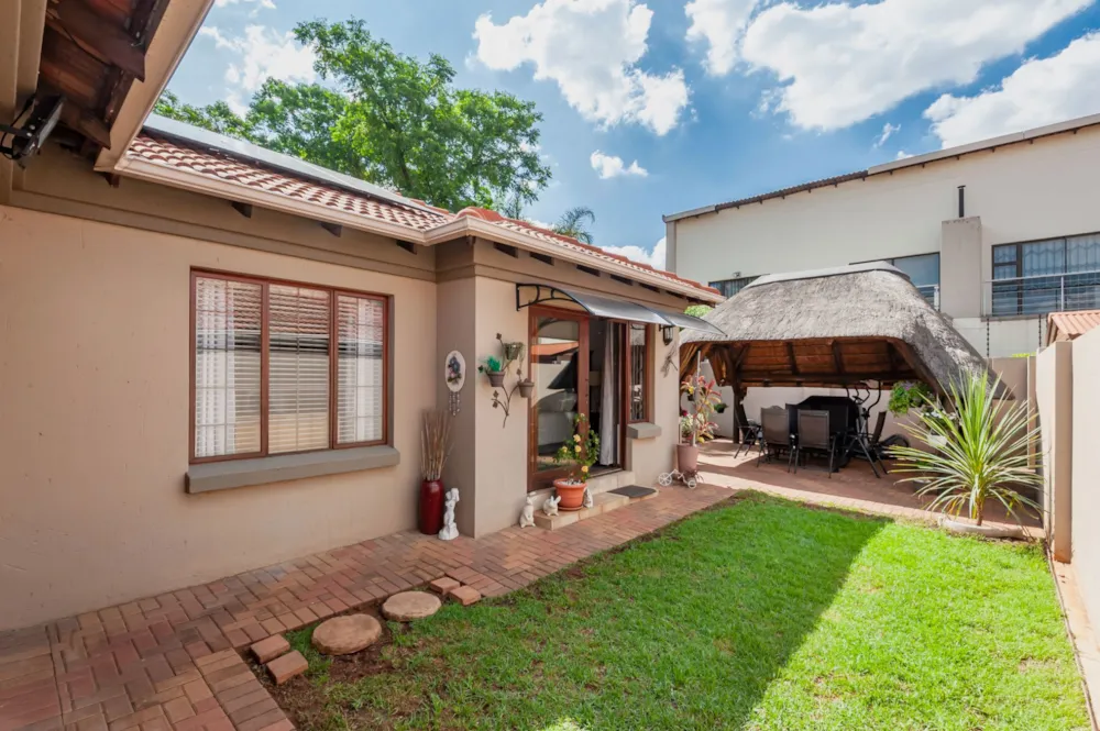 Cluster sold in New Redruth - 1GV1719368 Cluster sold in New Redruth - 1GV1719368