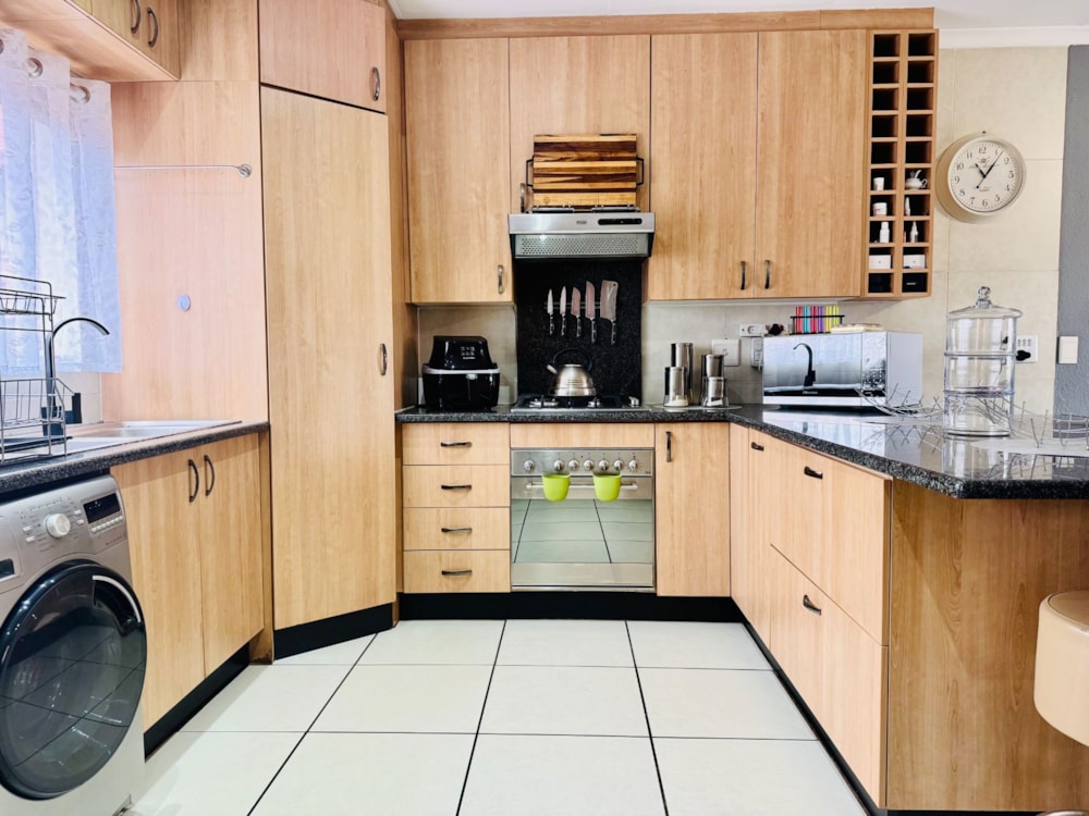 House for sale in Pomona - KTP1718911