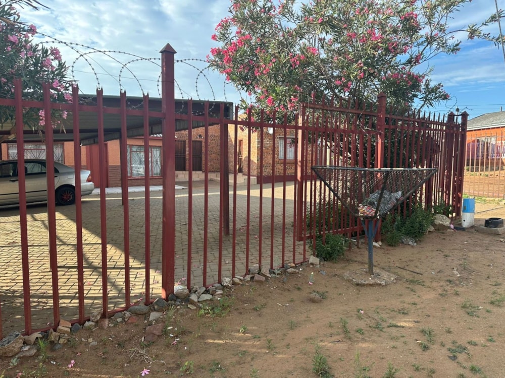 House for sale in Rocklands, Kagisanong - 1BX1720145 House for sale in Rocklands, Kagisanong - 1BX1720145