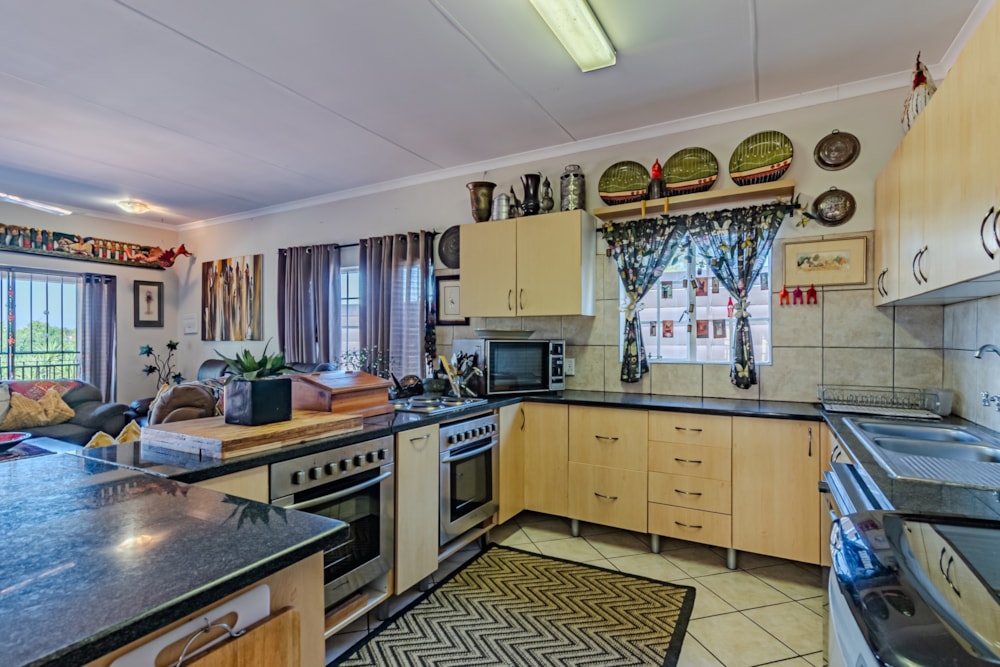 Double-storey house for sale in Moreleta Park - PT1716967 Double-storey house for sale in Moreleta Park - PT1716967