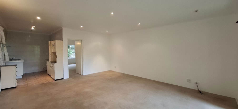 Garden cottage let in Waterfall, Upper Highway - 1KF1686723