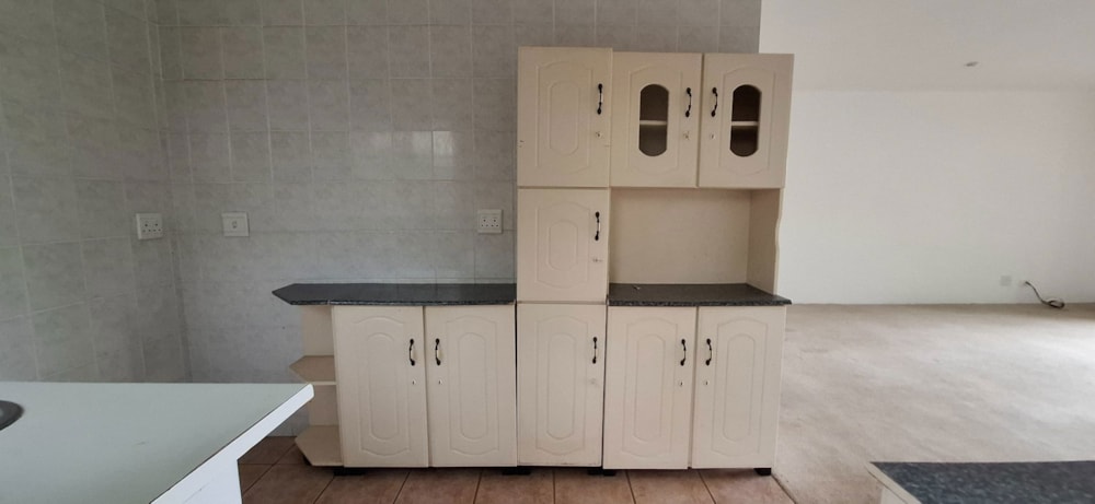 Garden cottage let in Waterfall, Upper Highway - 1KF1686723