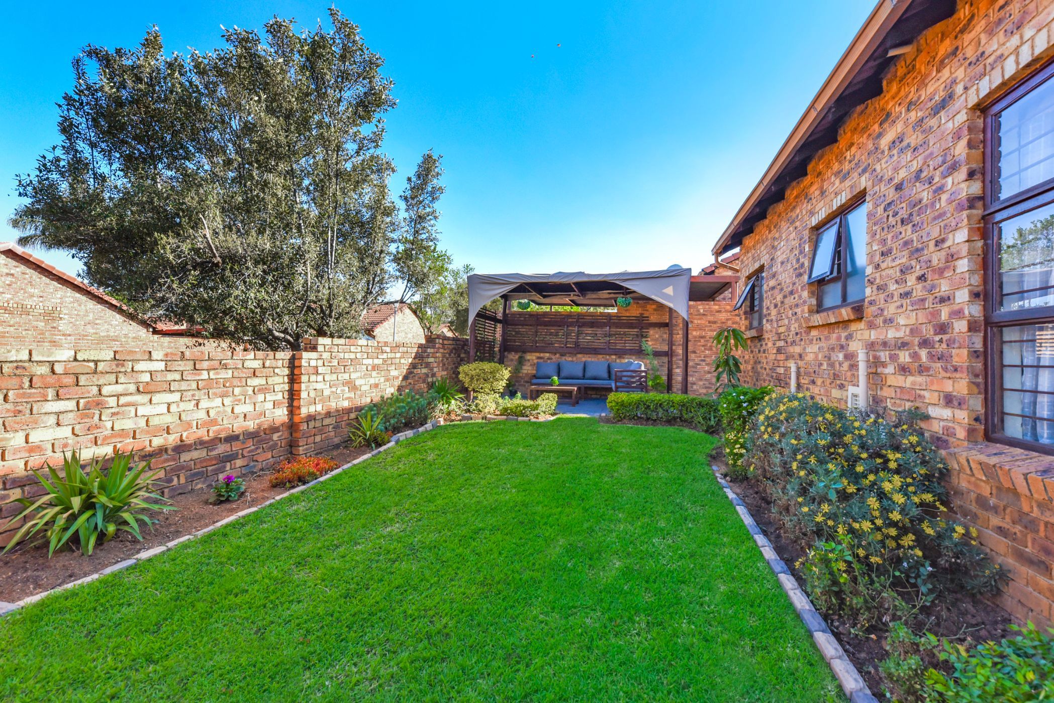 Townhouse for sale in North Riding - FW1716867