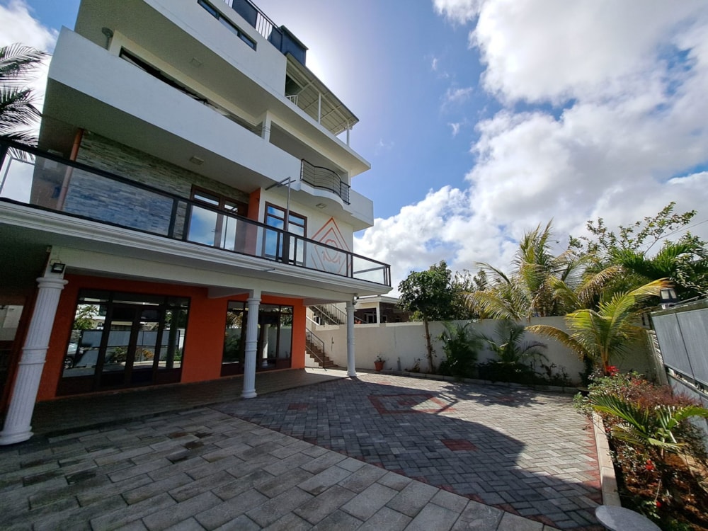 Double-storey house to rent in Trou aux Biches, Mauritius - MPR1574029