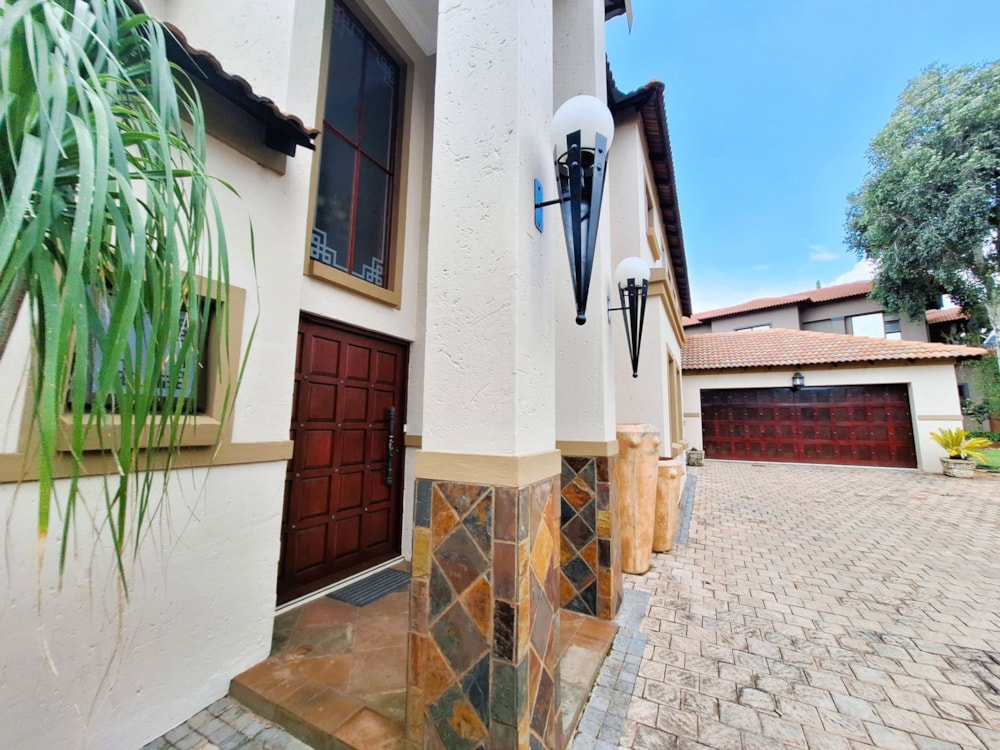 Security estate home for sale in Midstream Estate - CN1714575